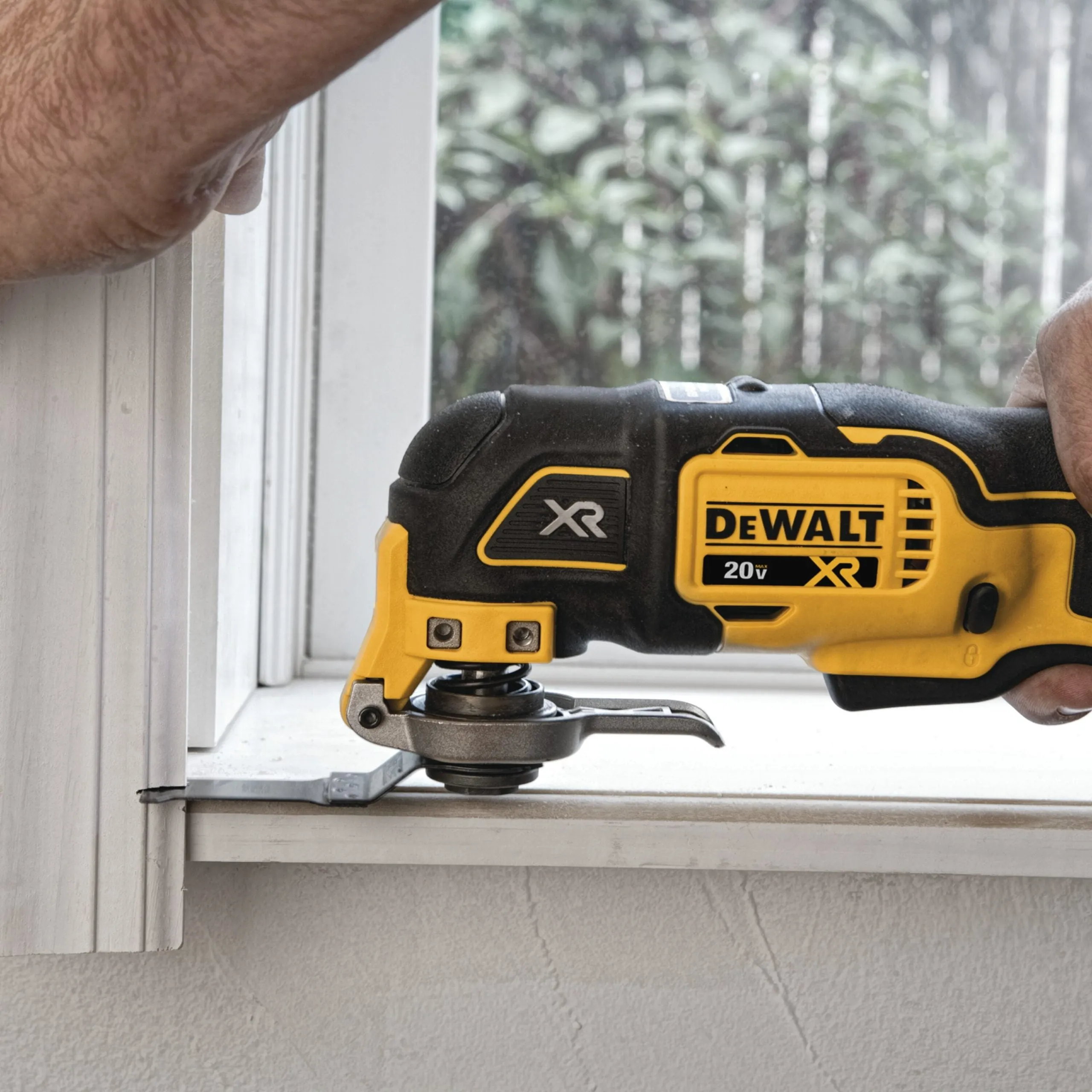 DeWALT 20V DCS356D1 MAX XR Brushless Cordless 3-Speed Oscillating Multi-Tool Kit