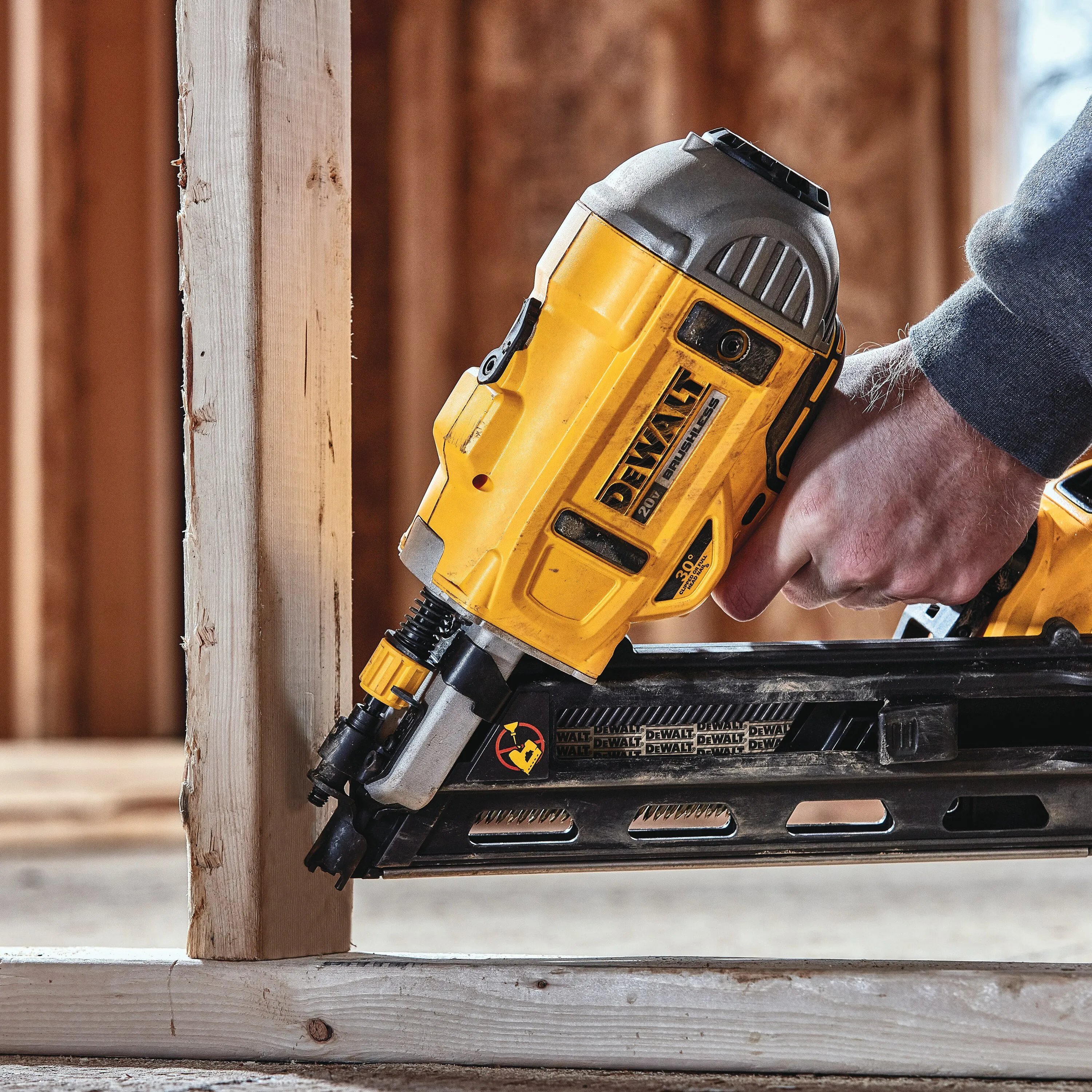 DeWalt DCN692M1 20V Max Cordless 30° Paper Collated Framing Nailer