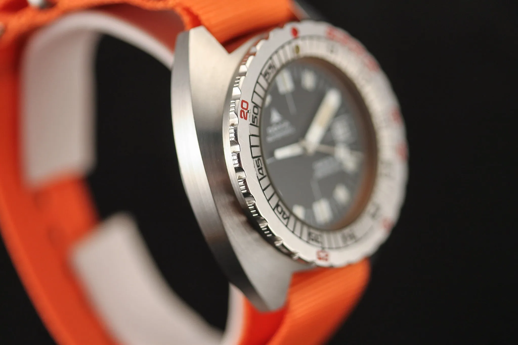 DOXA Sub 300T Sharkhunter