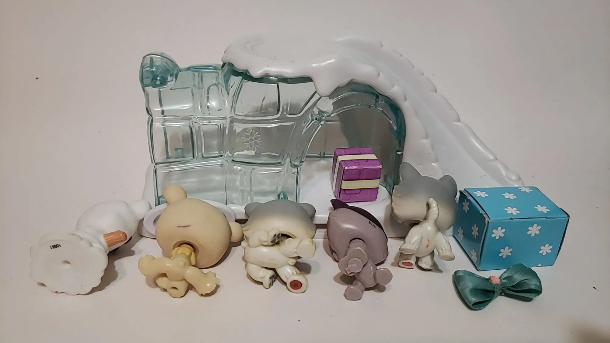 Littlest Pet Shop Winter Season Set Husky 69 70 Polar Bear 759 with Accessories NOV25J