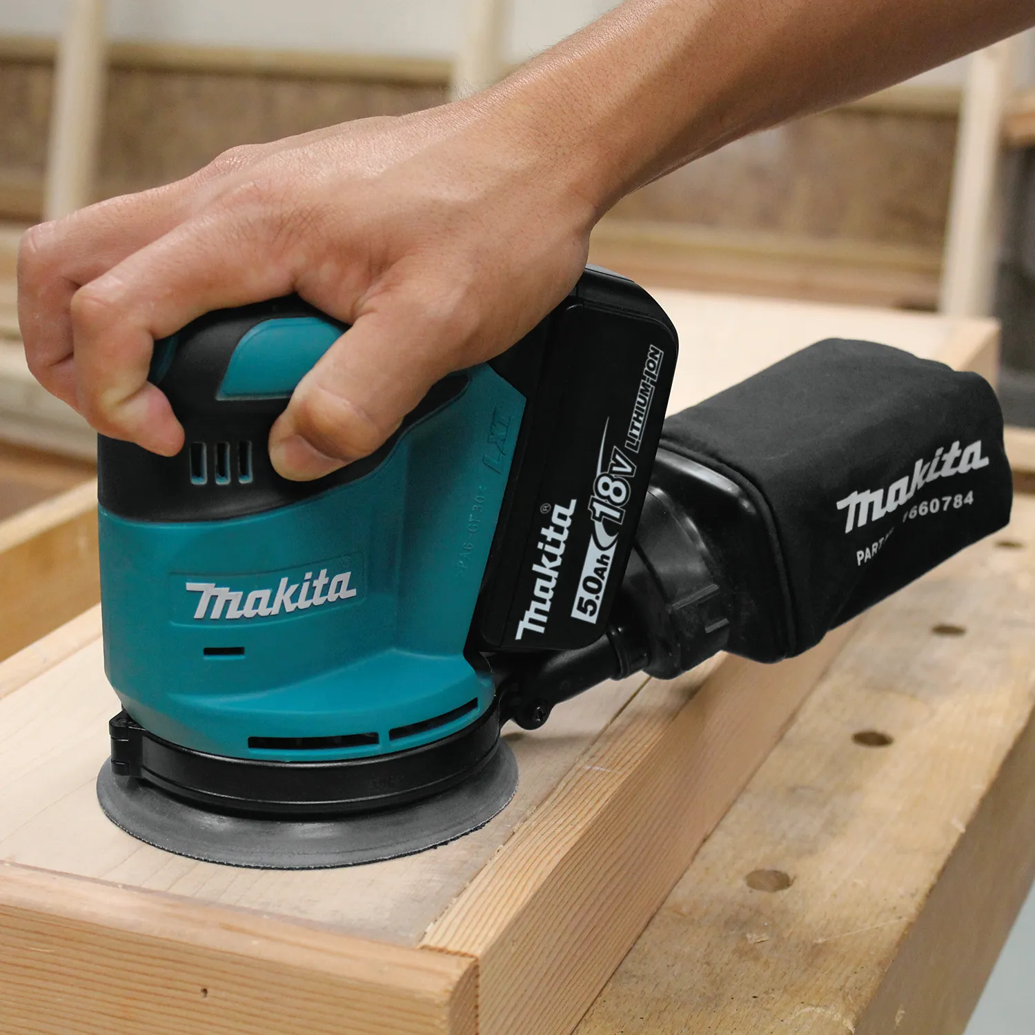 Makita (XOB01T) LXT® 5" Random Orbit Sander Kit (5.0Ah)