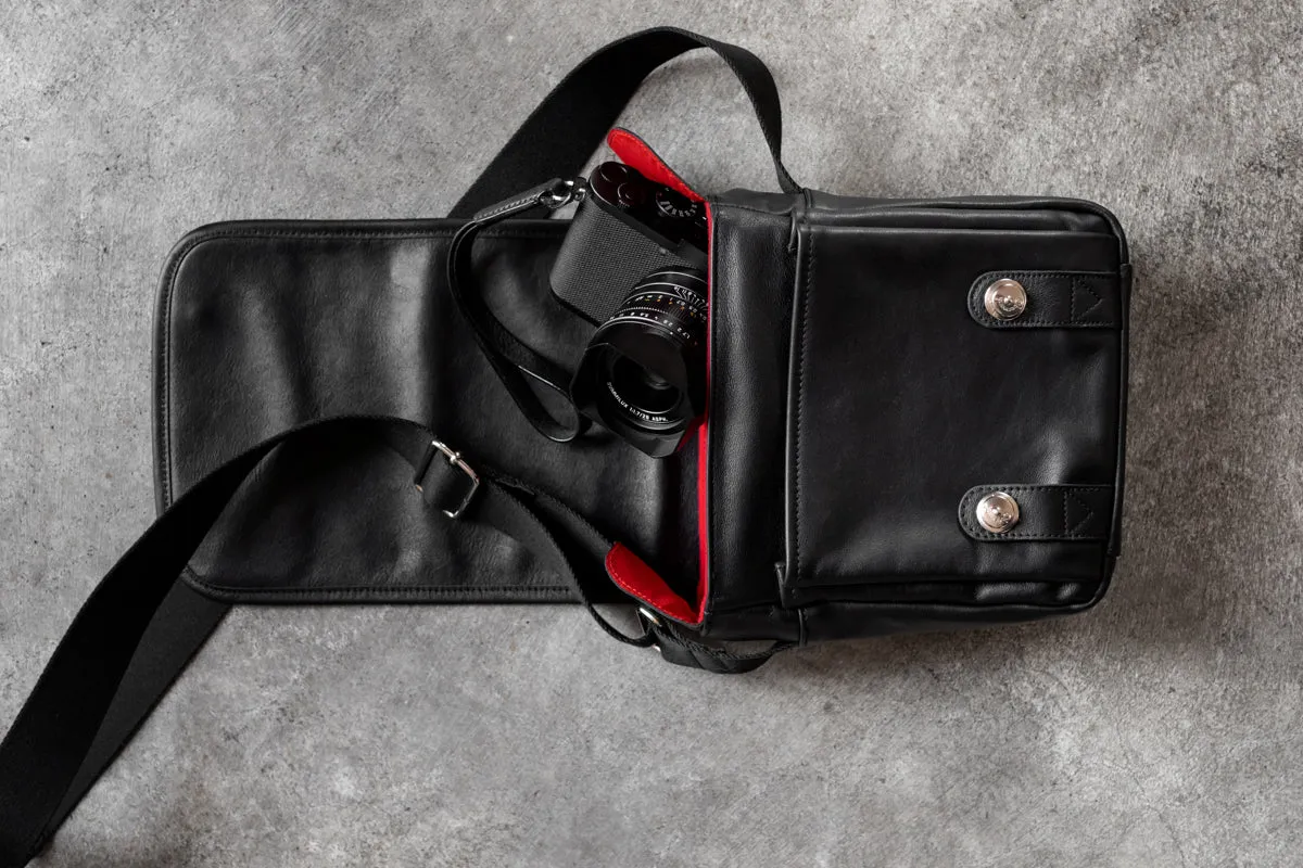 Oberwerth Boulevard Compact - Leather Camera Bag, Black with Red Lining